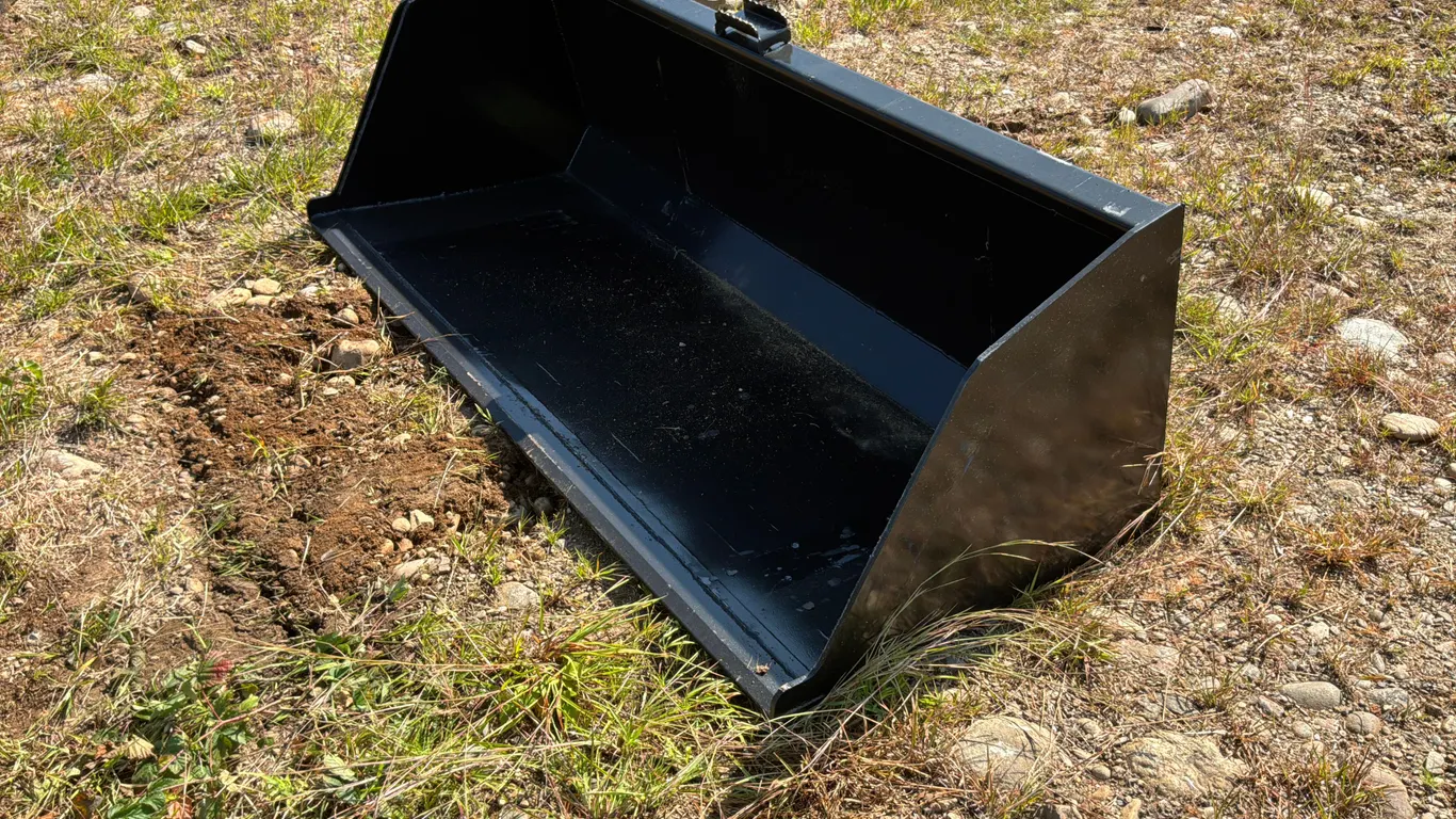 UNUSED KC 84 INCH SNOW/LITTER BUCKET