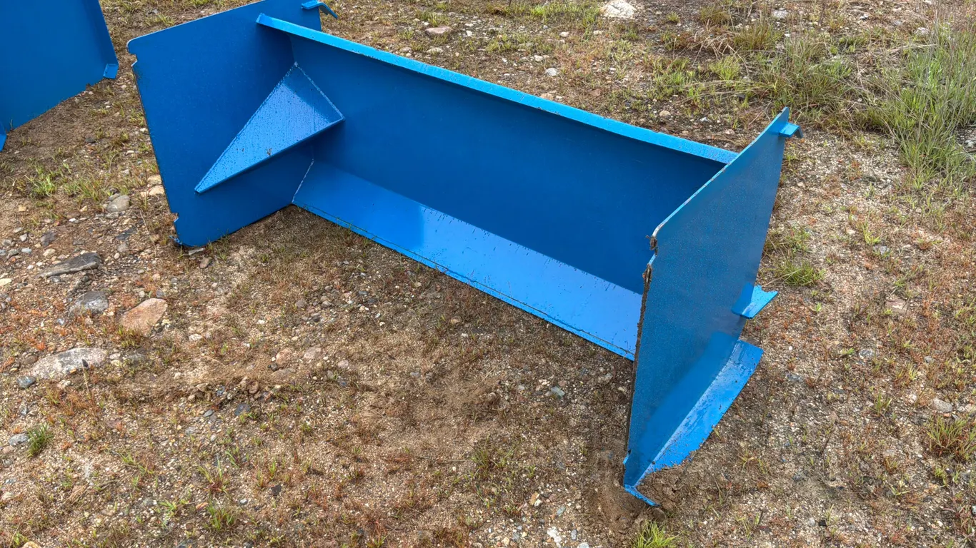 UNUSED KC 72 INCH SNOW PUSHER