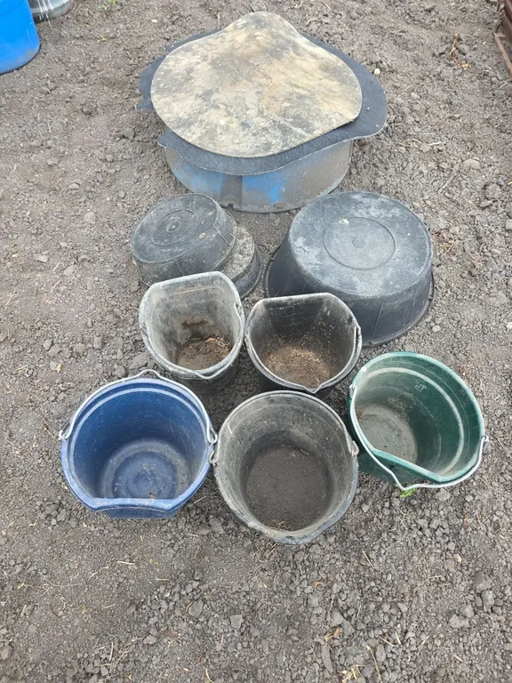 Mineral feeder and horse buckets