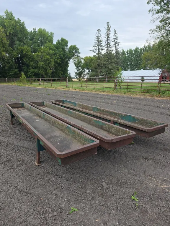 3 steel feed bunks