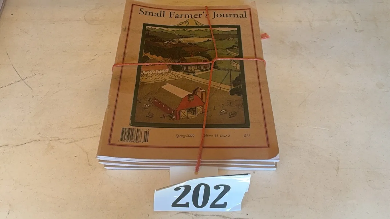 SMALL FARMER'S JOURNAL - COMPLETE 2009 YEAR (4 JOURNALS)