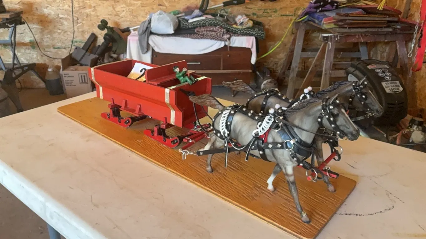 MODEL HORSE DRAWN SLEIGH