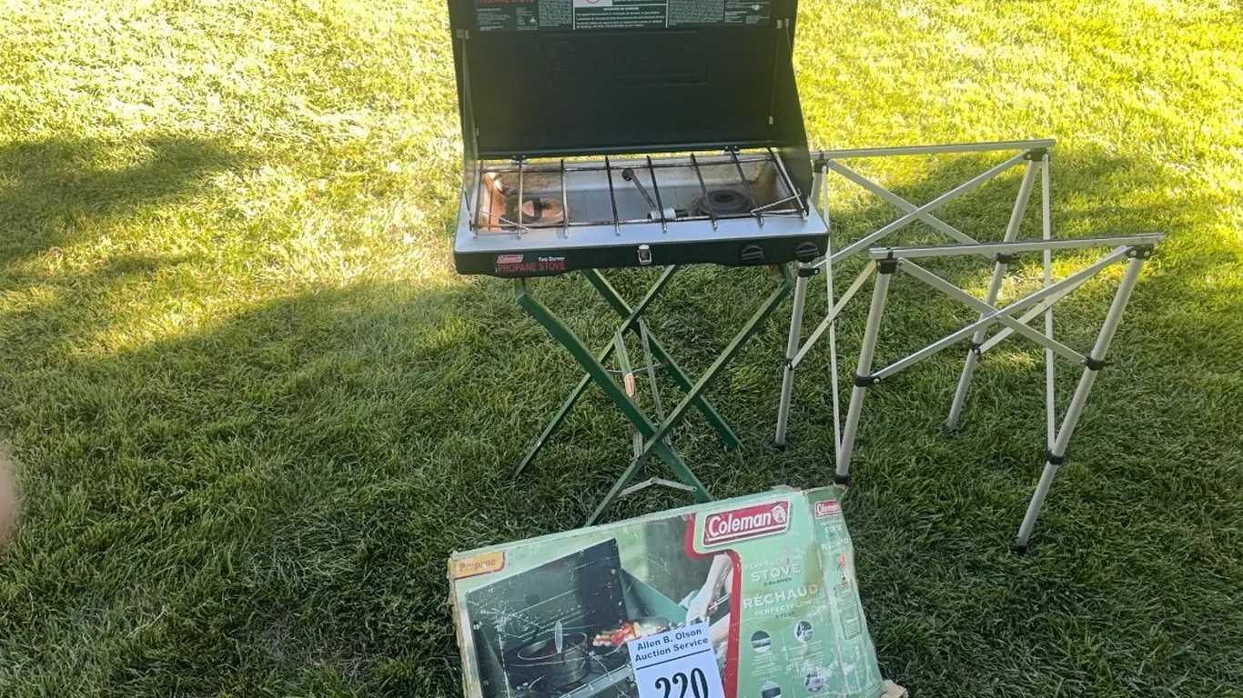 COLEMAN 2 BURNER PROPANE CAMP STOVE w/ STAND & MULTI-USE HIGH STAND