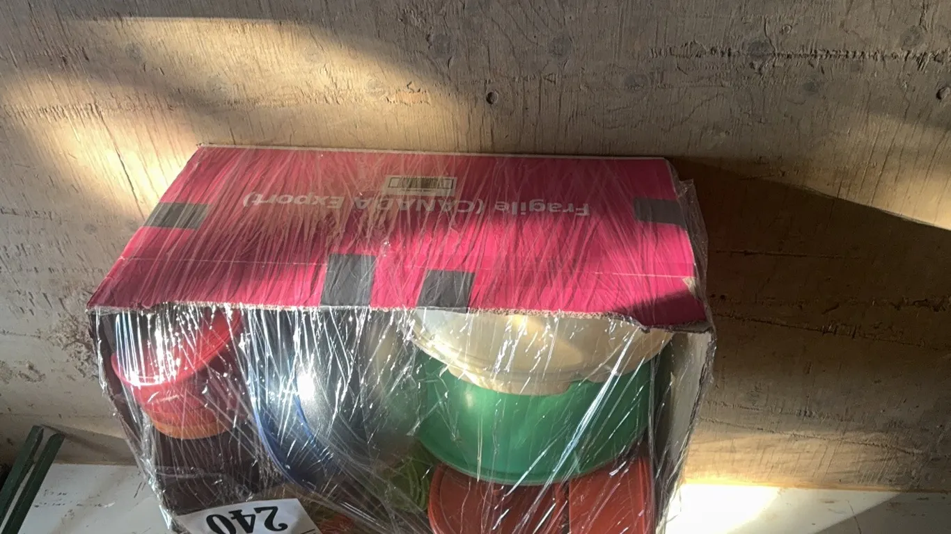 BOX OF VINTAGE TUPPERWARE
