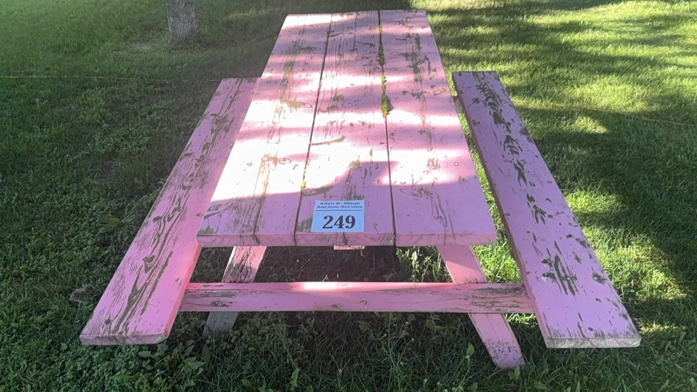 PICNIC TABLE