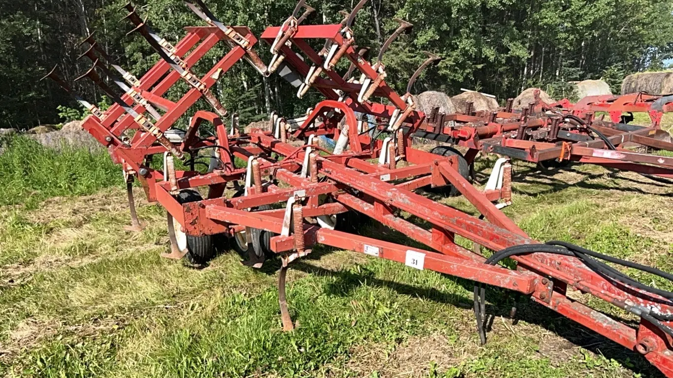 TEBBEN 18' VIBRASHANK FIELD CULTIVATOR - s/n N/A