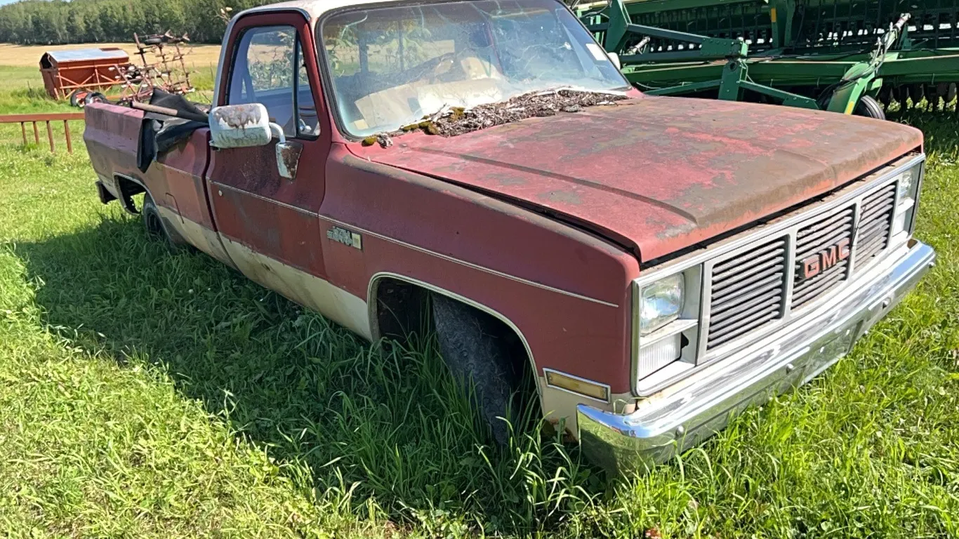 1983 CHEV 1500 2WD REG CAB LONG BOX TRUCK - NOT RUNNING - s/n UNKNOWN