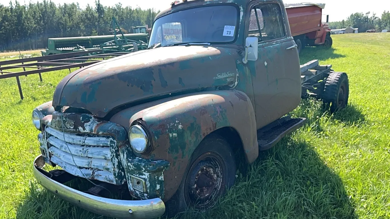 LATE 1940'S- EARLY 1950'S GMC 9430 S/A CAB & CHASSIS - s/n 4943305489