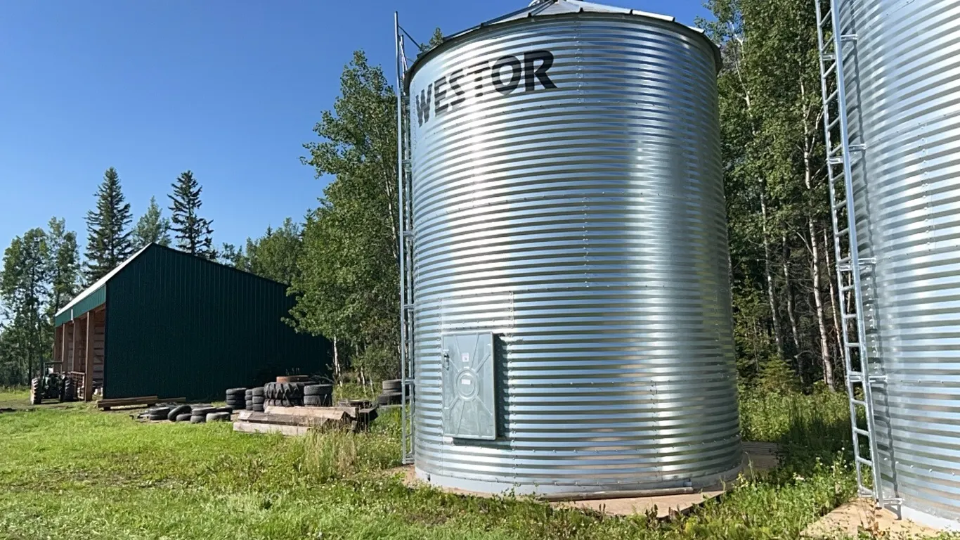 WESTOR 5 RING 14' DIAMETER FLAT BOTTOM GRAIN BIN - WILL BE EMPTY BY SALE DATE