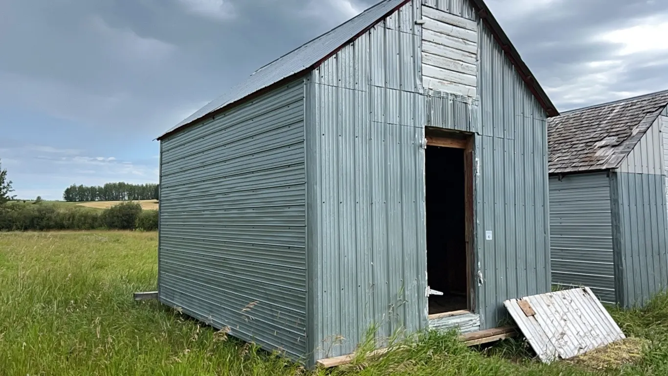 12'Wx16'L WOODEN GRAINERY