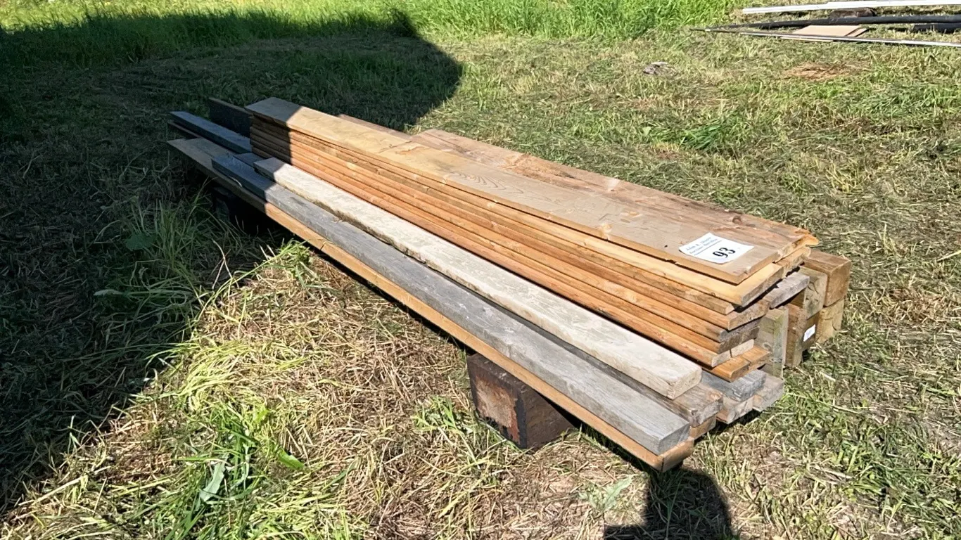SM AMOUNT OF LUMBER - MOSTLY 8'L