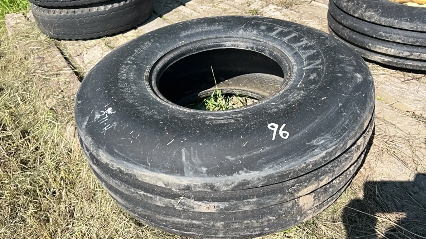 11.00-16 4 RIB IMPLEMENT TIRE