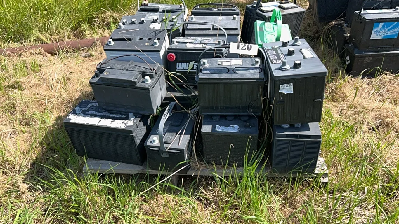 APPROX 23 SCRAP BATTERIES