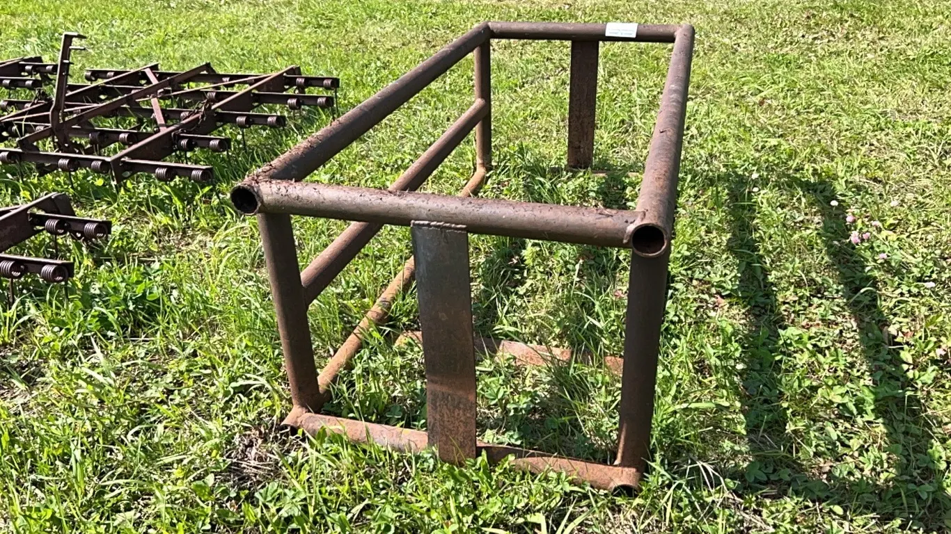66"Lx30"W PIPE STAND