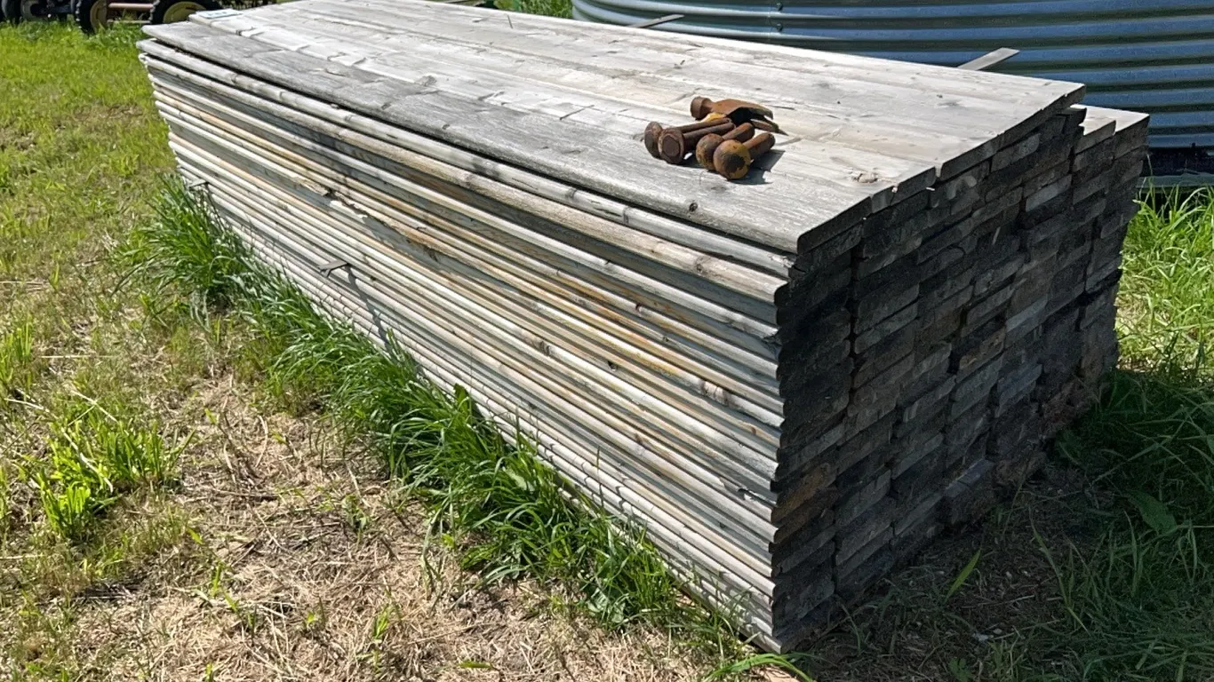 APPROX 170 PCS PILE OF 1X6X8'L FENCE BOARDS OR DECKING