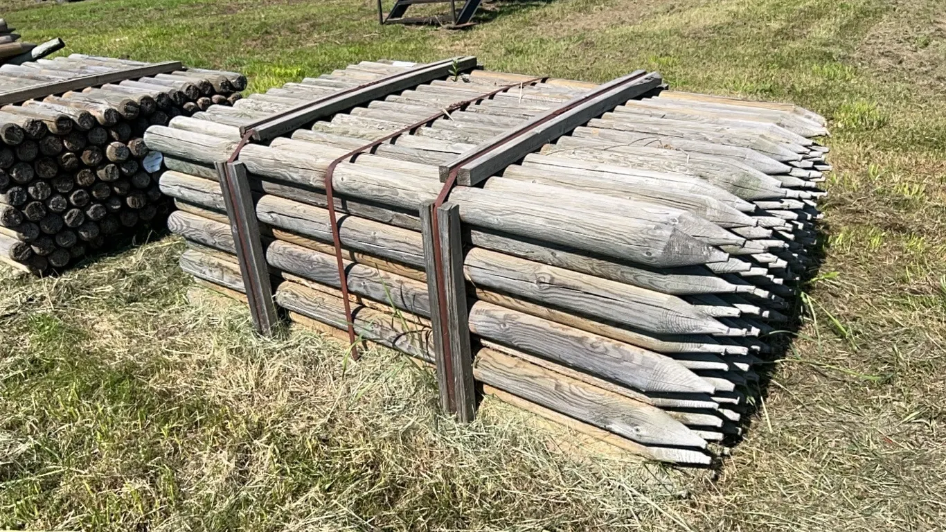 APPROX 125 PCS OF 6'3" POSTS