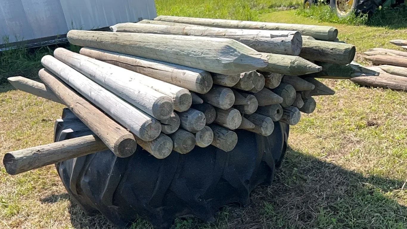 APPROX 50 NEW/USED 4"X6'L POSTS