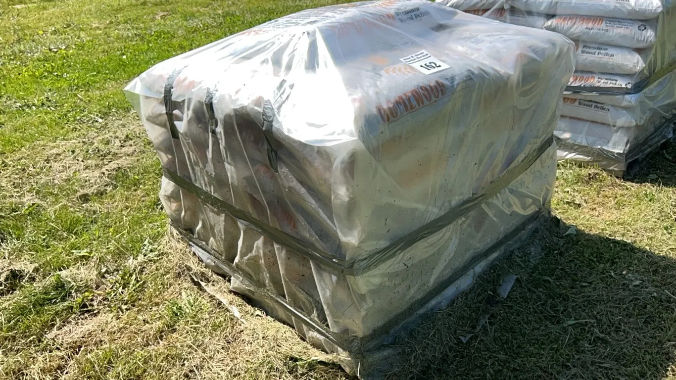 25 BAGS PREMIUM WOOD PELLETS - 40 LB BAGS