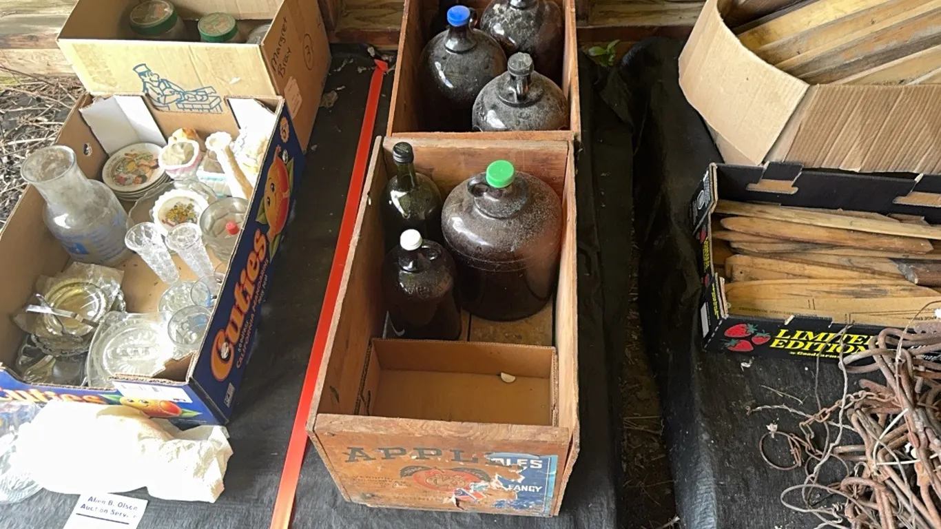 2 - WOODEN VINTAGE APPLE BOXES, BROWN JUG & GLASS LAMP