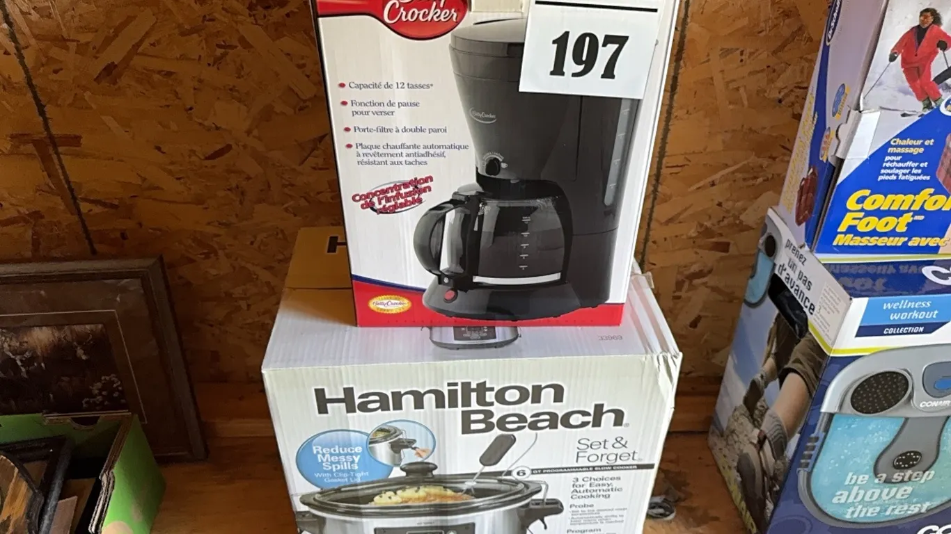HAMILTON BEACH CROCK POT & USED BETTY CROCKER COFFEE MAKER
