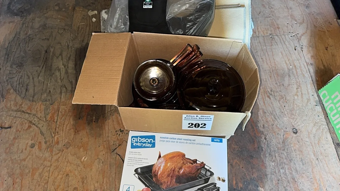 ROASTING SET, GLASS POTS, CASSEROLE DISHES w/ LIDS, NEW/UNUSED SIZE 9 WINTER BOOTS & SMALL RUG