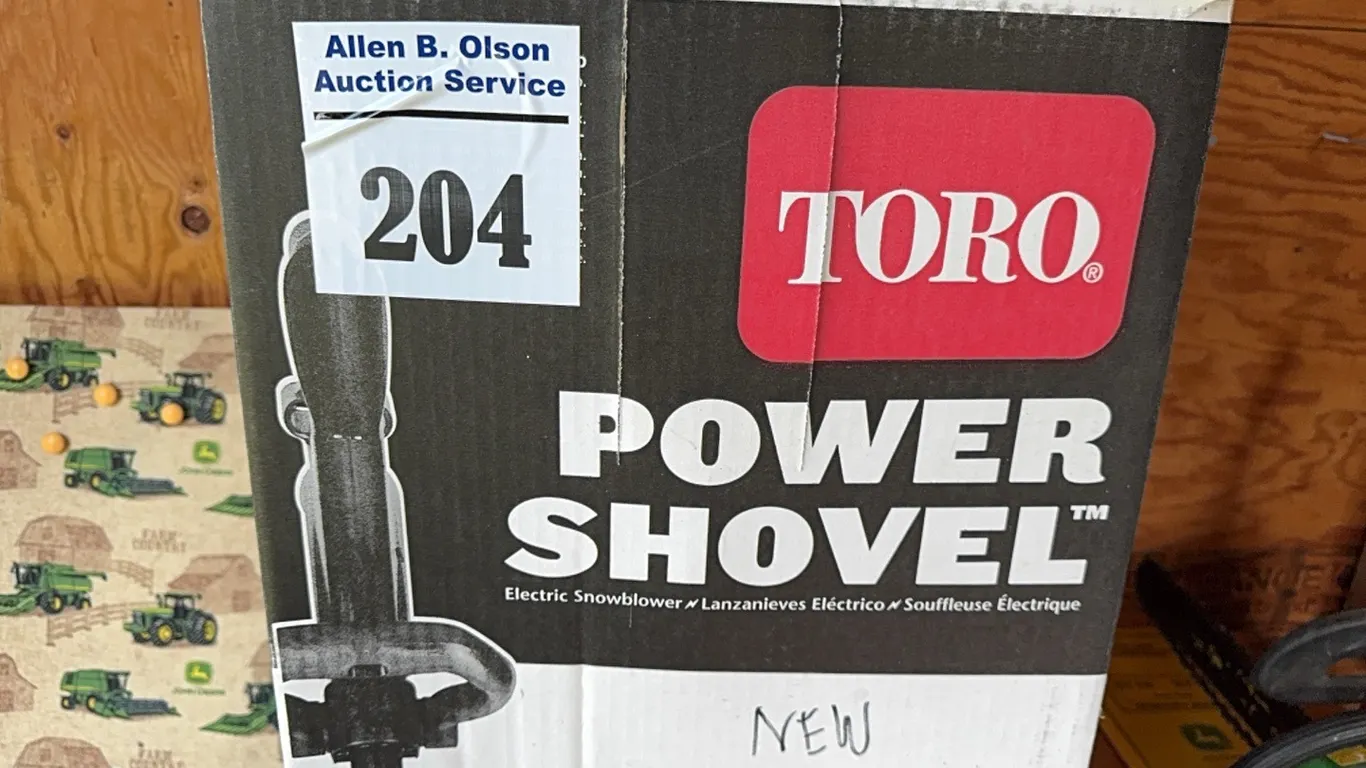 NEW IN BOX TORO POWER SNOW SHOVEL