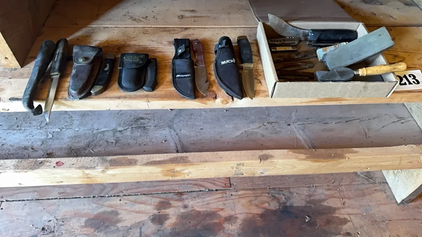 ASSORT KNIVES, POCKET KNIVES & SHARPENING STONES