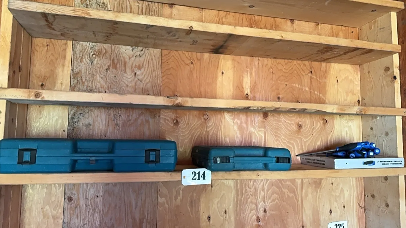 MAKITA RECIPROCATING CORDED SAW, CORDED MAKITA JIGSAW & ASSORT SCREWDRIVERS