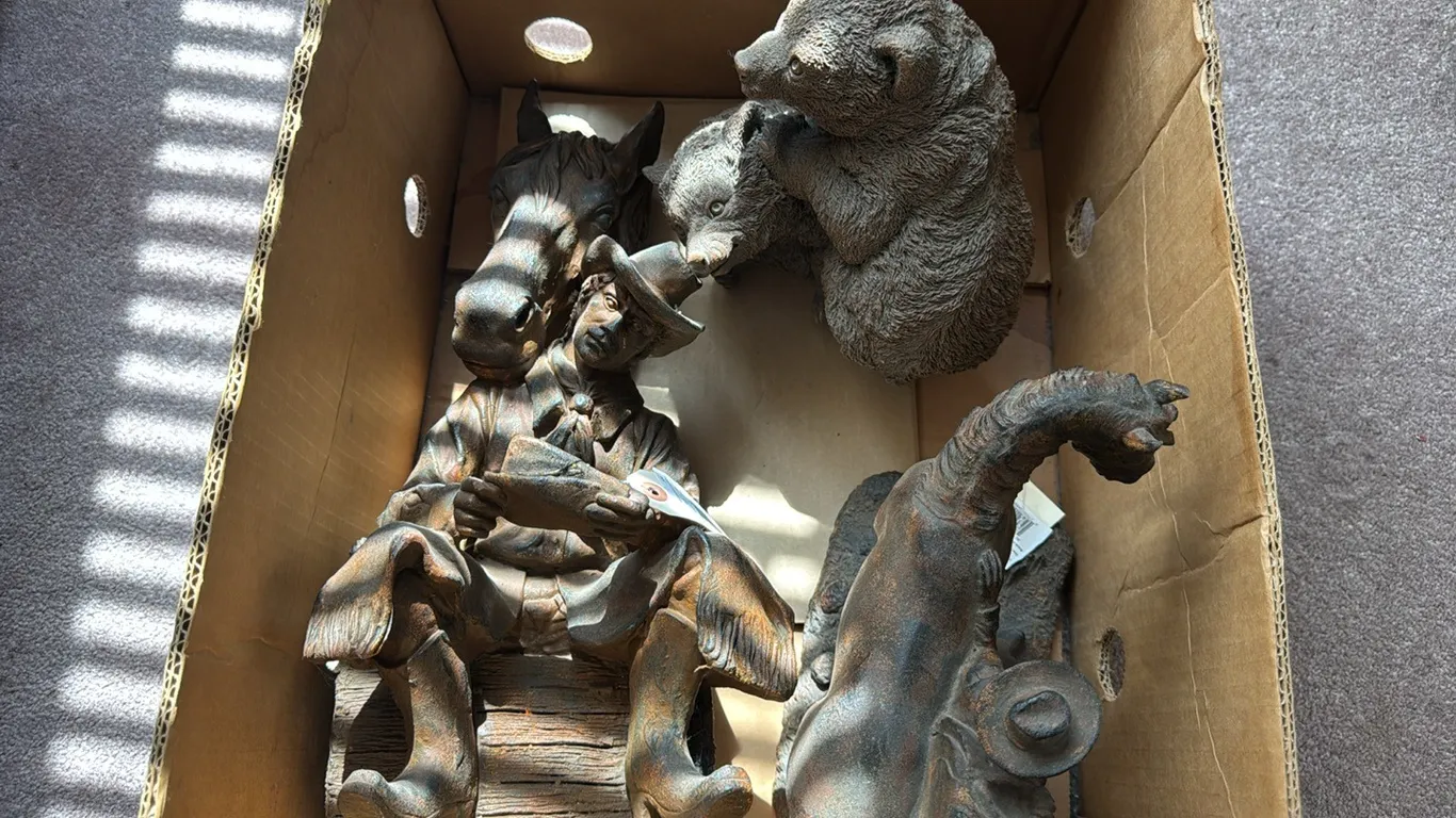 ASSORT STATUE - COBOY, HORSE & BEARS