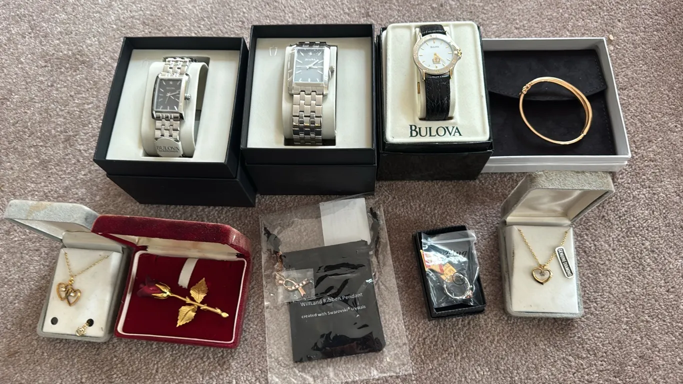 COLLECTION OF WATCHES & JEWELRY