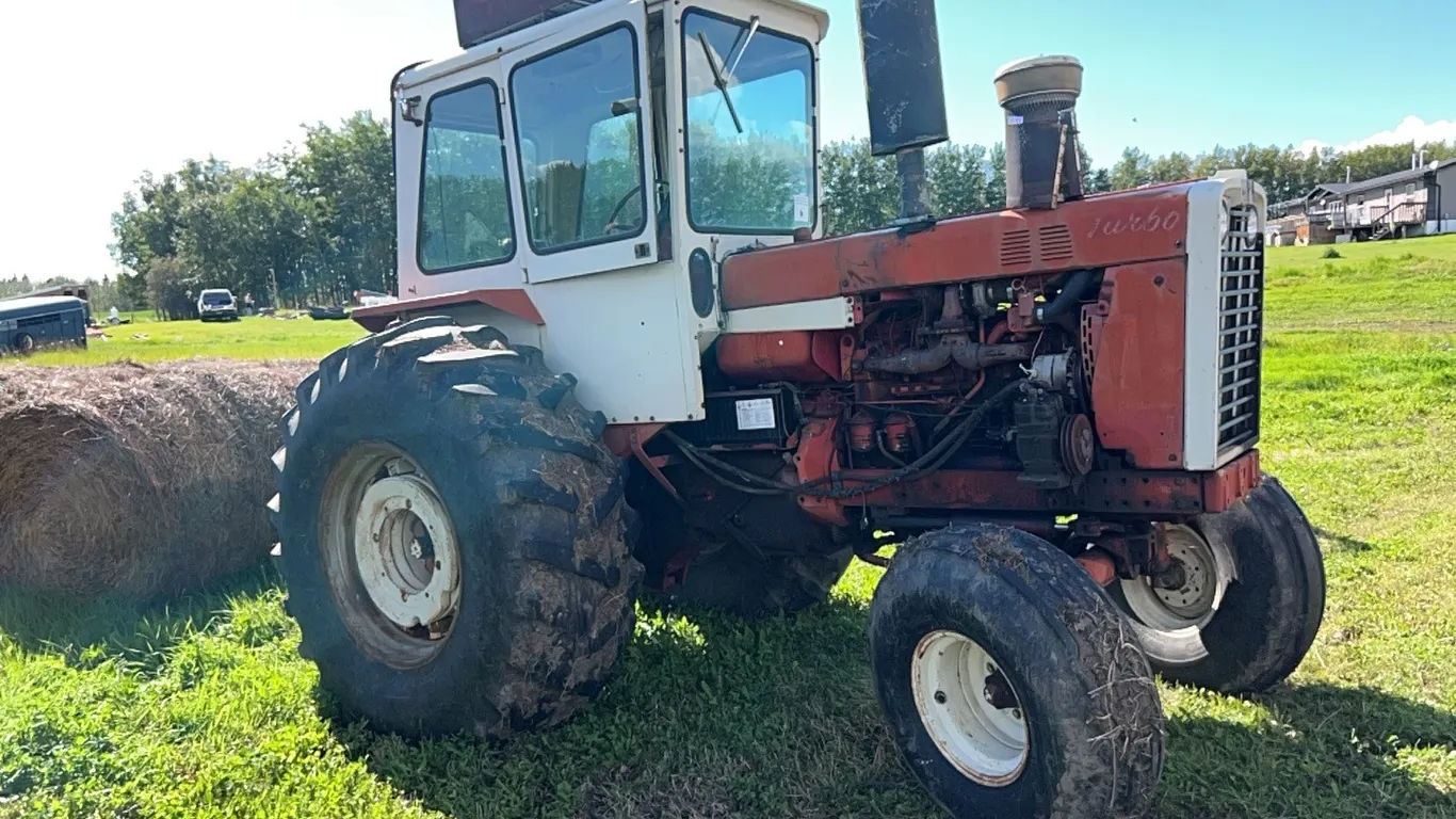 IH 1206 2WD TRACTOR - s/n 8841