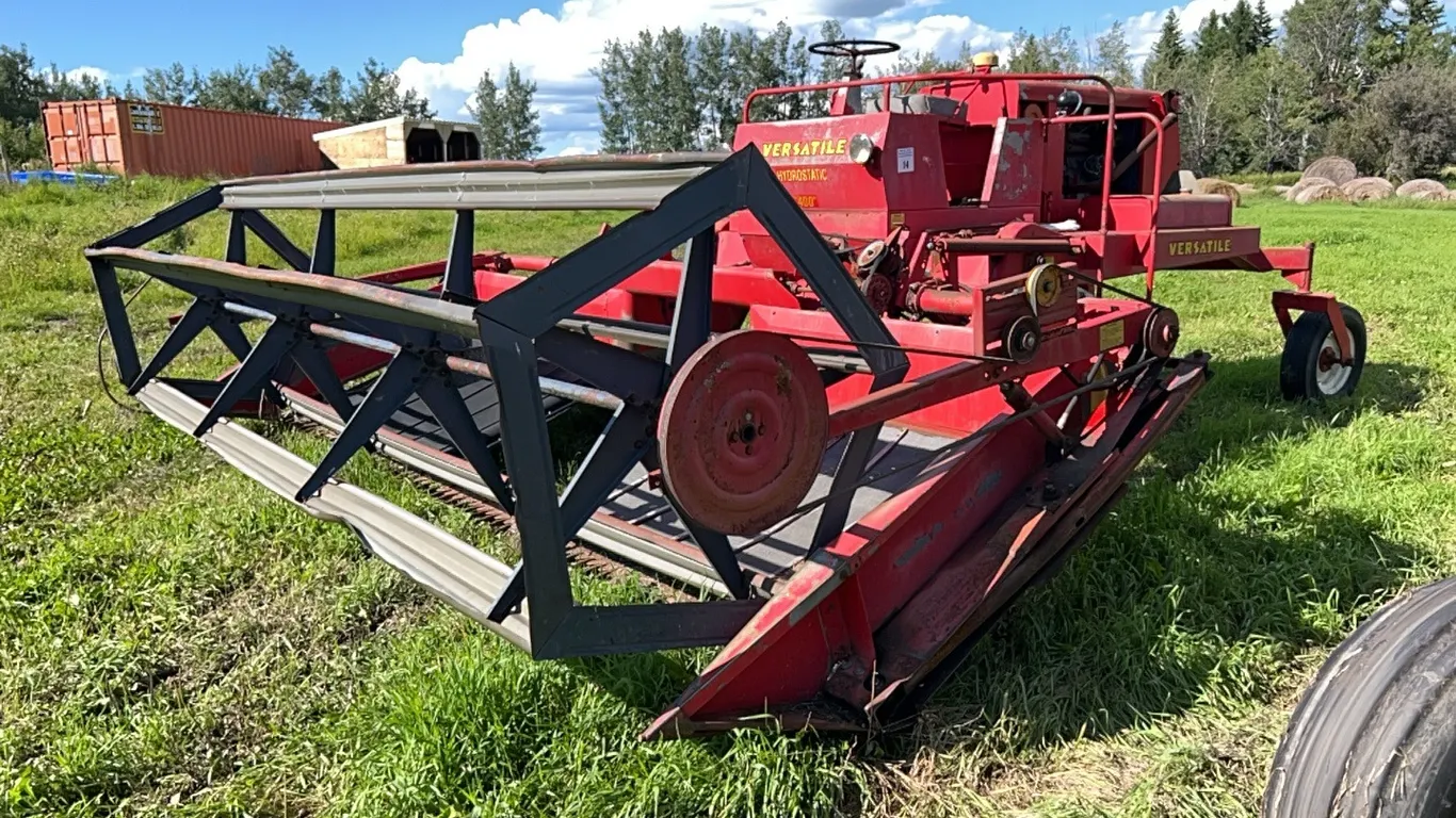 VERSATILE 400 SP SWATHER w/ 14' BATT REEL HEADER - NOT RUNNING - s/n 5002954