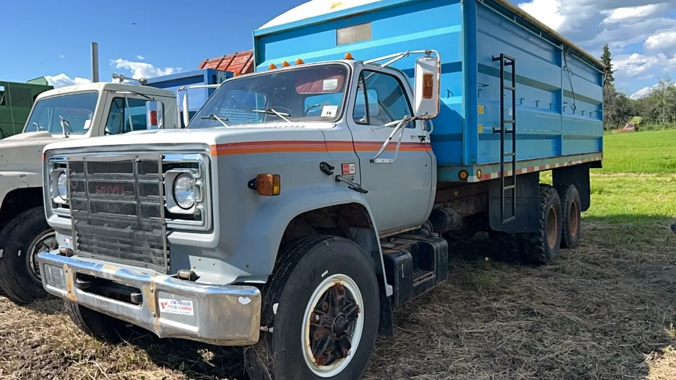 1982 GMC 7000 T/A GRAIN TRUCK - s/n 1GDN7D4E2CV585651