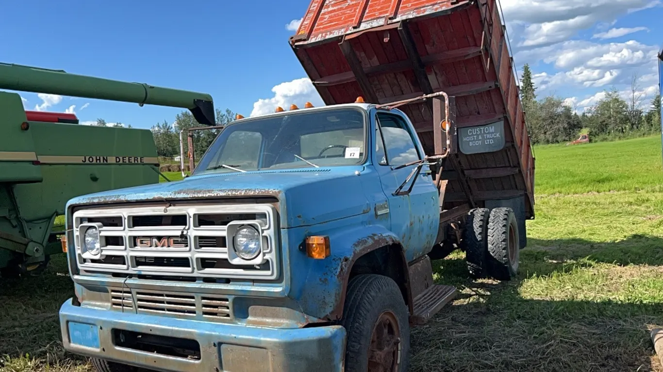 LATE 70's-EARLY 80'S GMC 6000 S/A GRAIN TRUCK - s/n TCE616V561277