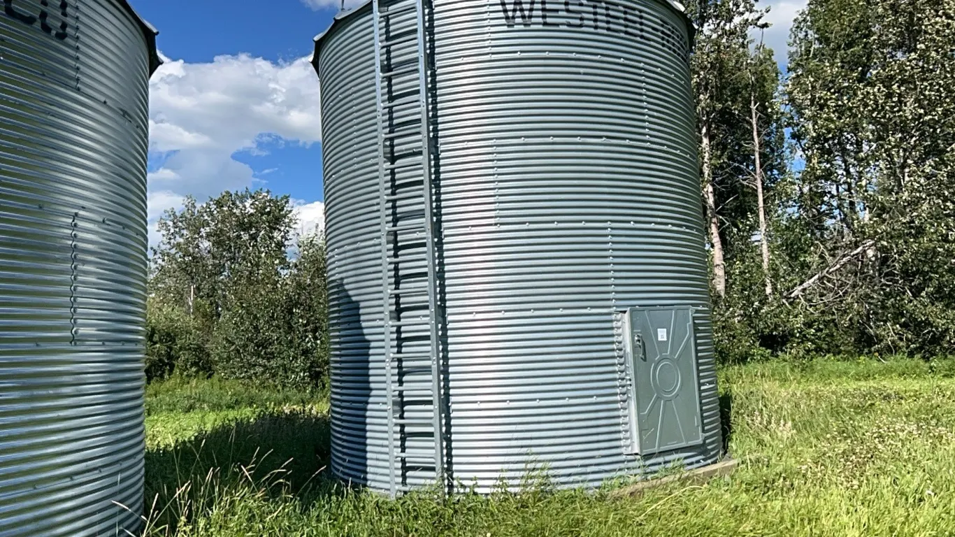 WESTEEL ROSCO 14'D 6 RING FLAT BOTTOM GRAIN BIN ON WOODEN FLOOR