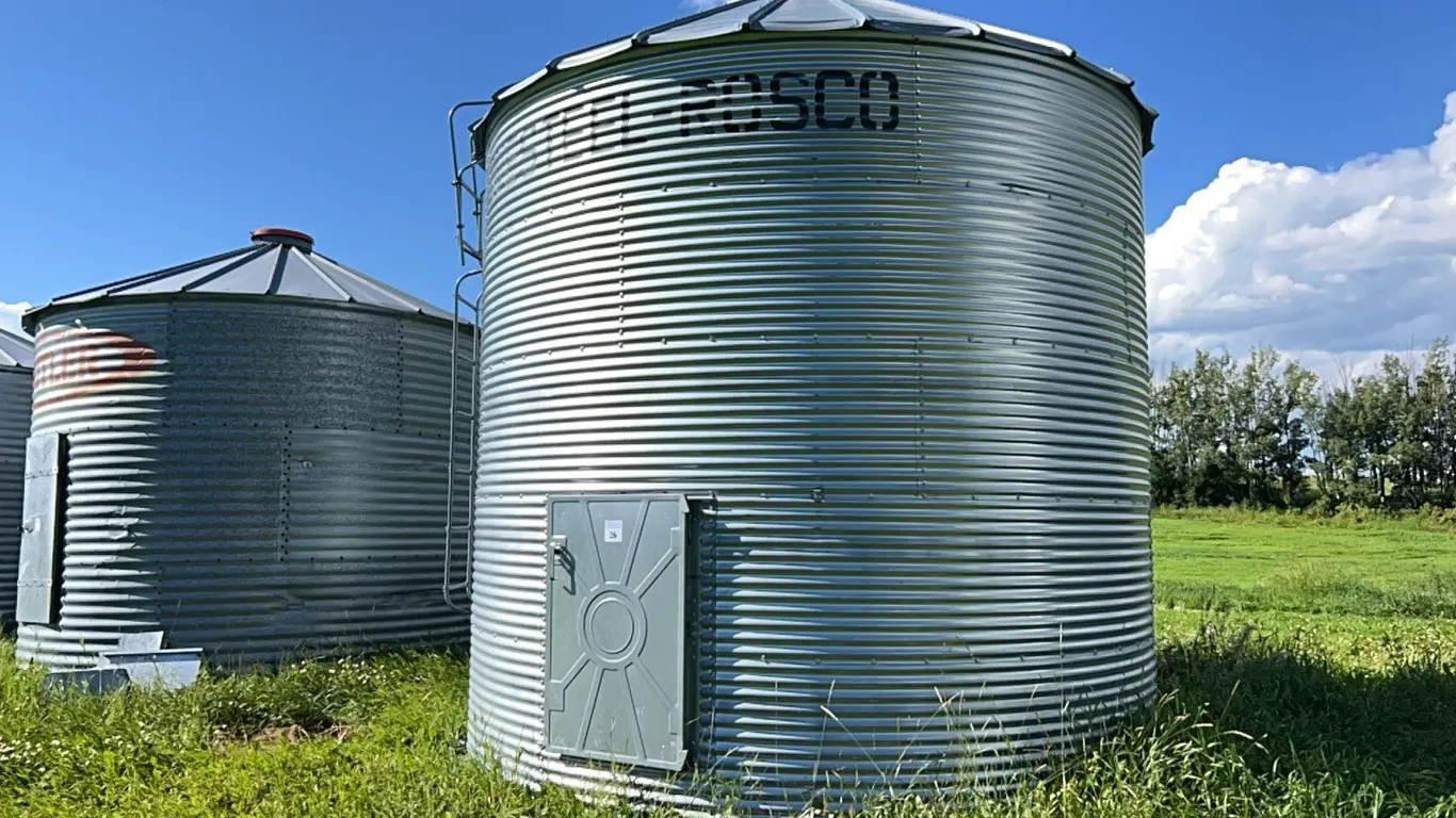 WESTEEL ROSCO 14'D 5 RING FLAT BOTTOM GRAIN BIN ON WOODEN FLOOR