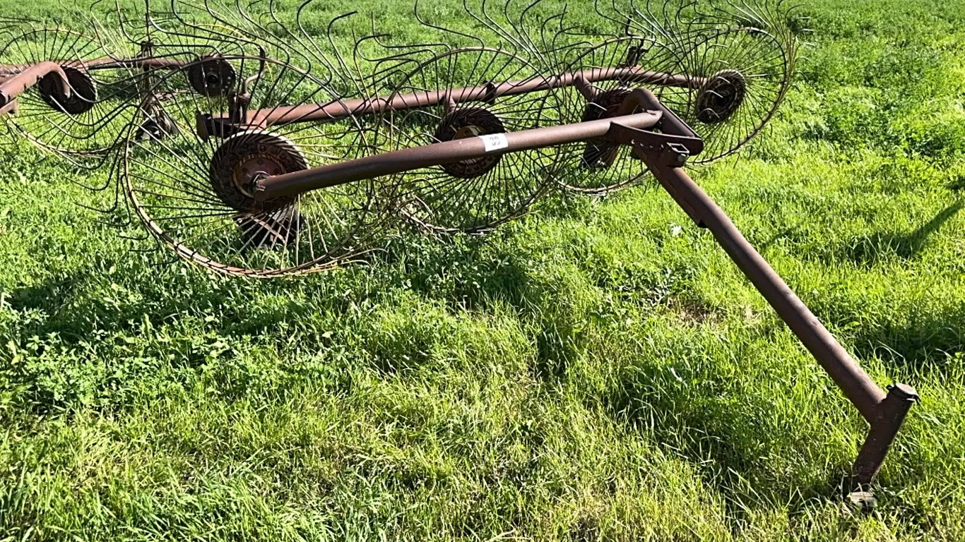 VICON 4 WHEEL RAKE - s/n 2641 2282