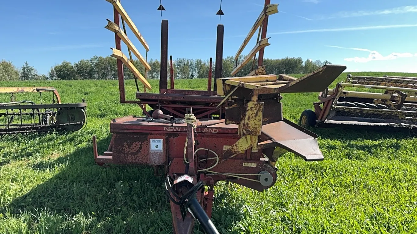 NH 1002 SQ BALE WAGON - s/n 3831
