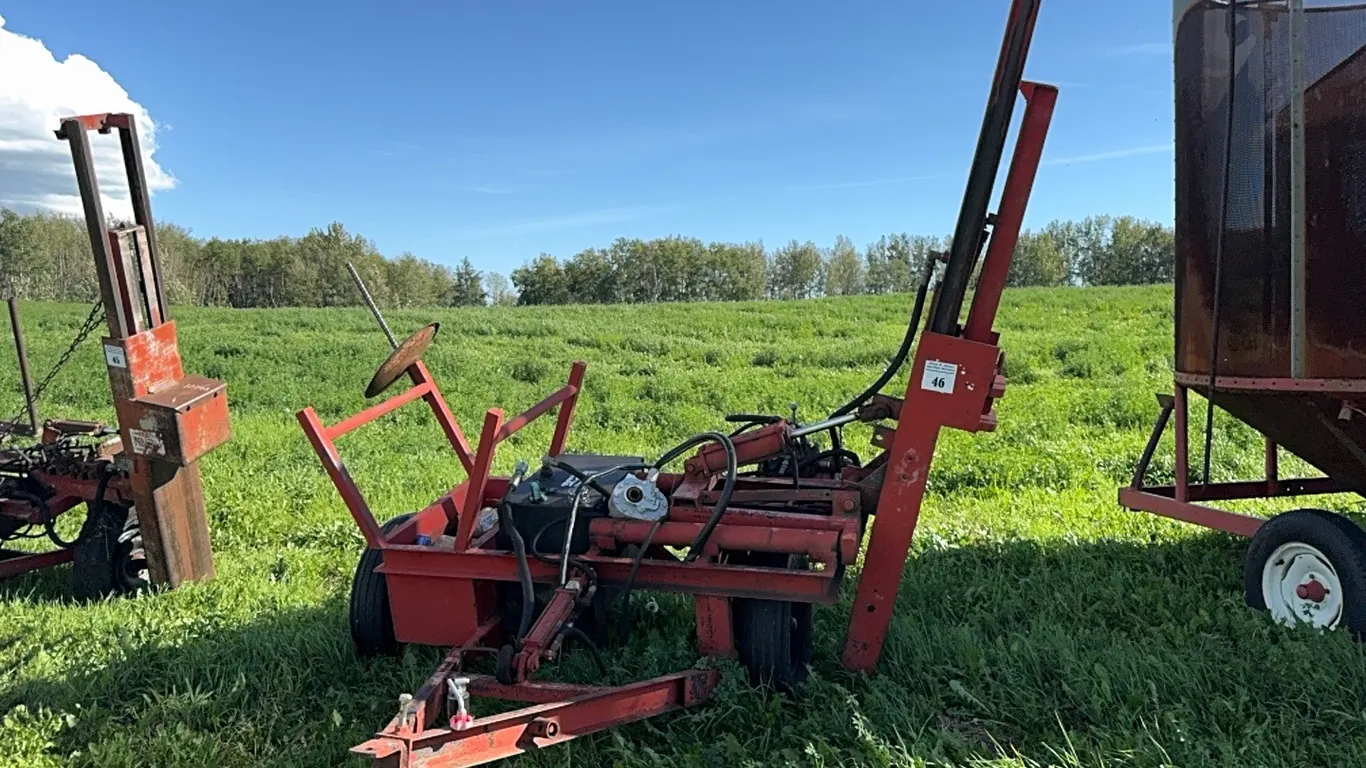 TRAIL TYPE POST POUNDER - NO VISIBLE BRAND - NO VISIBLE VIN