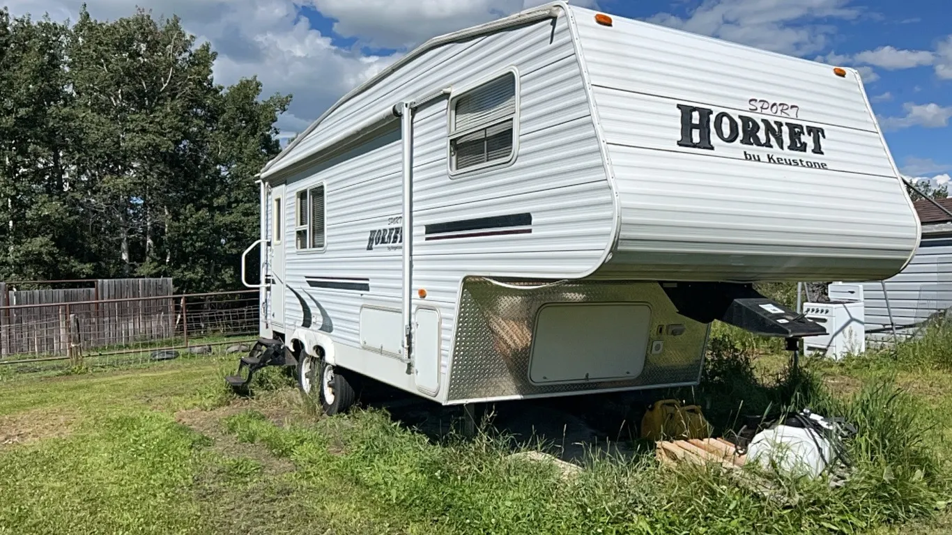 2004 KEYSTONE HORNET 24.5' T/A 5TH WHEEL HOLIDAY TRAILER - s/n 4YDF245285E314623