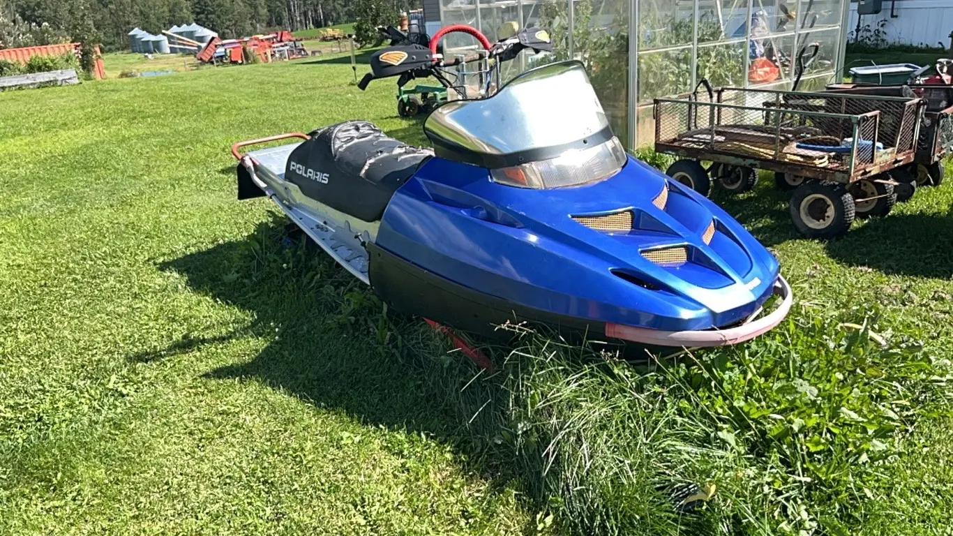 POLARIS 700 TWIN ENGINE SNOWMOBILE - PRESENT CONDITION UNKNOWN - NO VISIBLE VIN