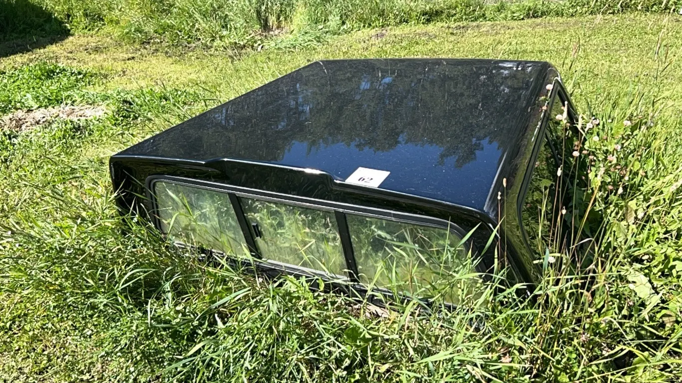 6' FIBERGLASS TOPPER OFF OF A DODGE
