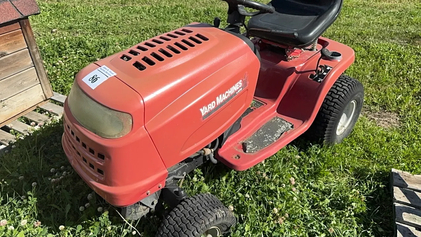 MTD YARD MACHINES LAWN TRACTOR - CONDITION UNKNOWN - s/n 1B285H10659