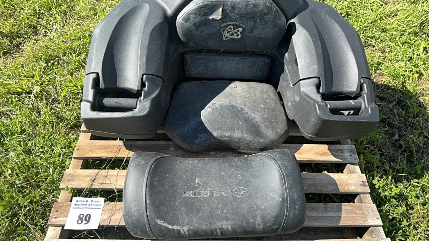 REAR QUAD SEAT w/ STORAGE & POLARIS BACK REST