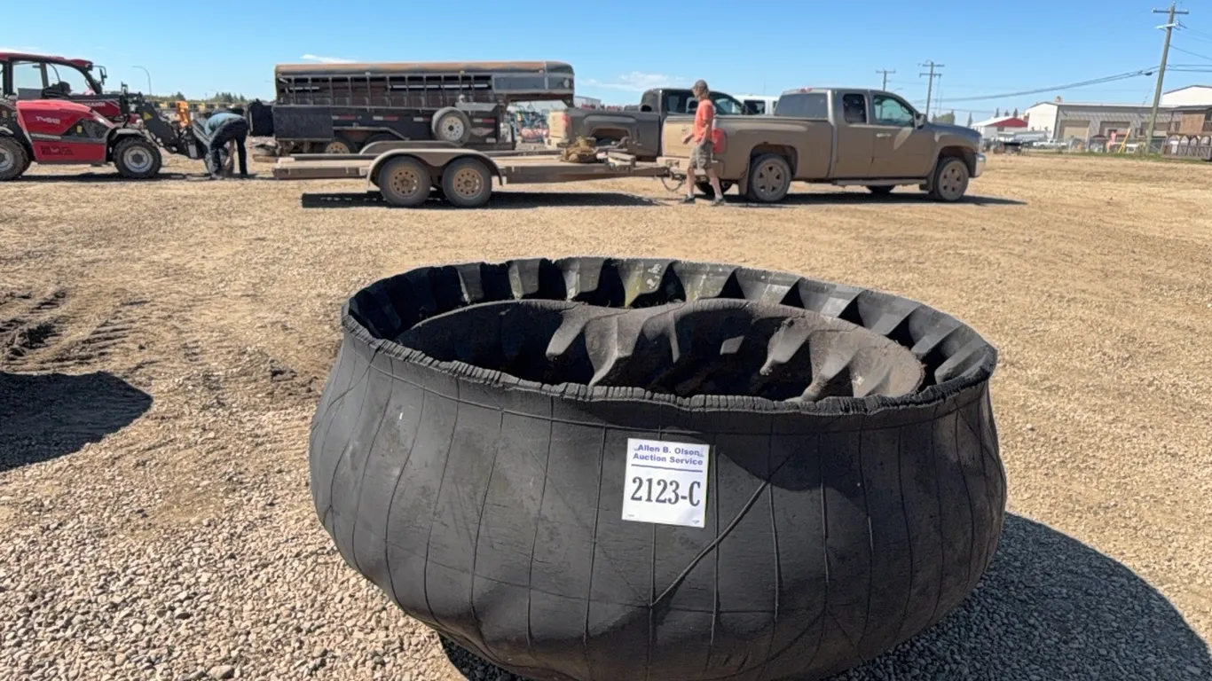 2 - RUBBER TIRE FEEDERS
