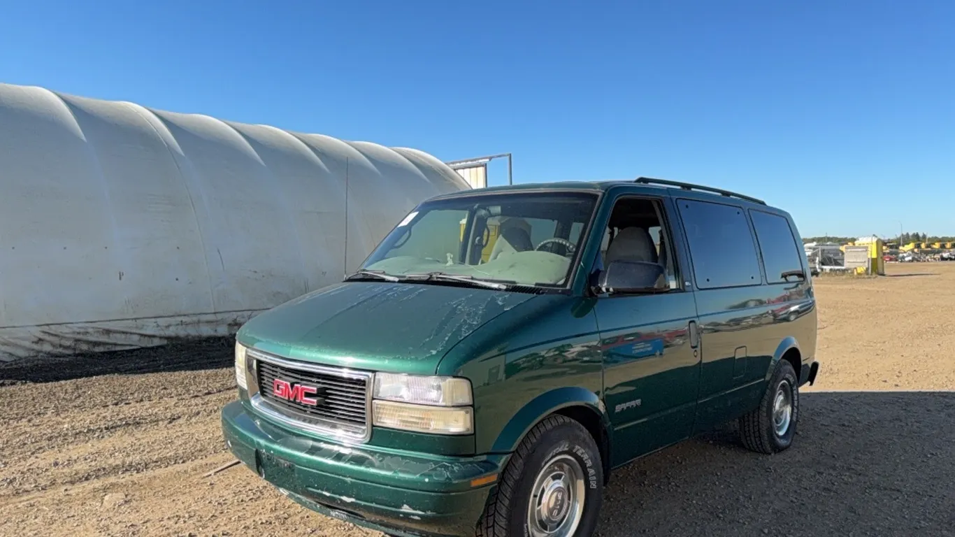 1999 GMC SAFARI VAN - LAST REGISTERED IN BC - VIN: 1GKDM19W0XB512217