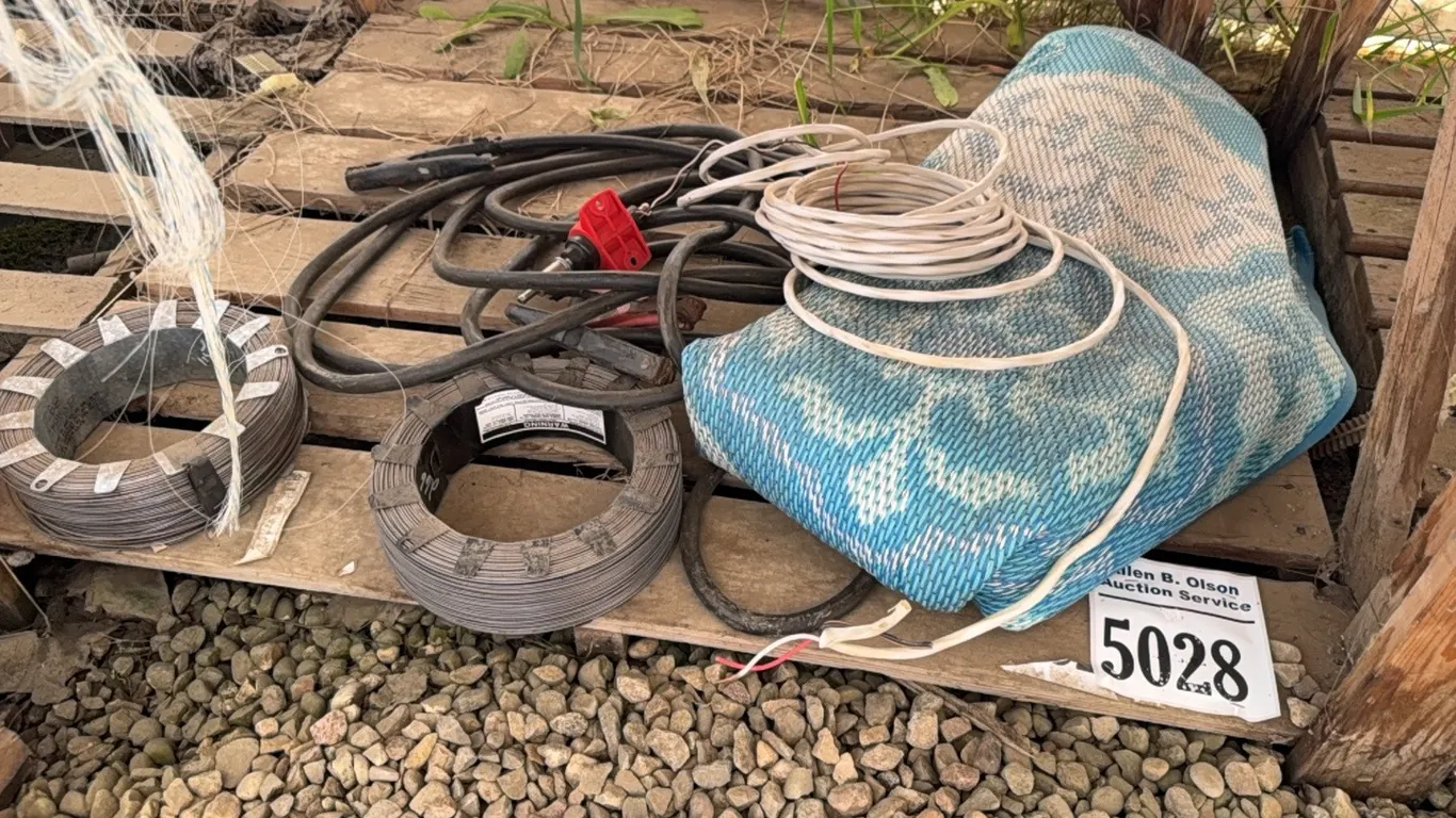 OUTDOOR CARPET, ROLLS OF WIRE, JUMPER CABLES, 3 WIRE CORD
