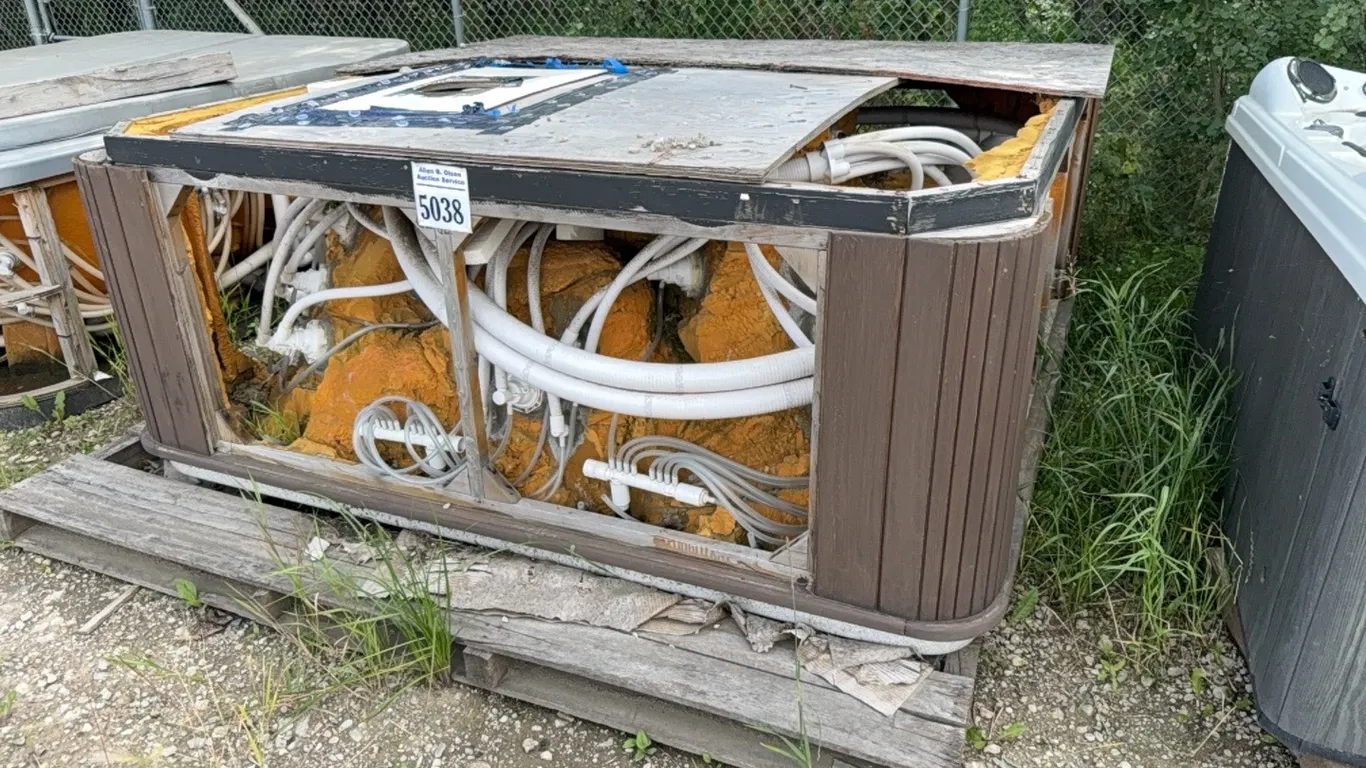 HOT TUB FOR PARTS 91" X 91"