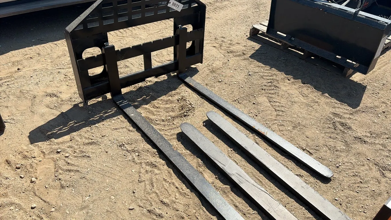 ID 0071 60" Skid Steer Pallet Forks