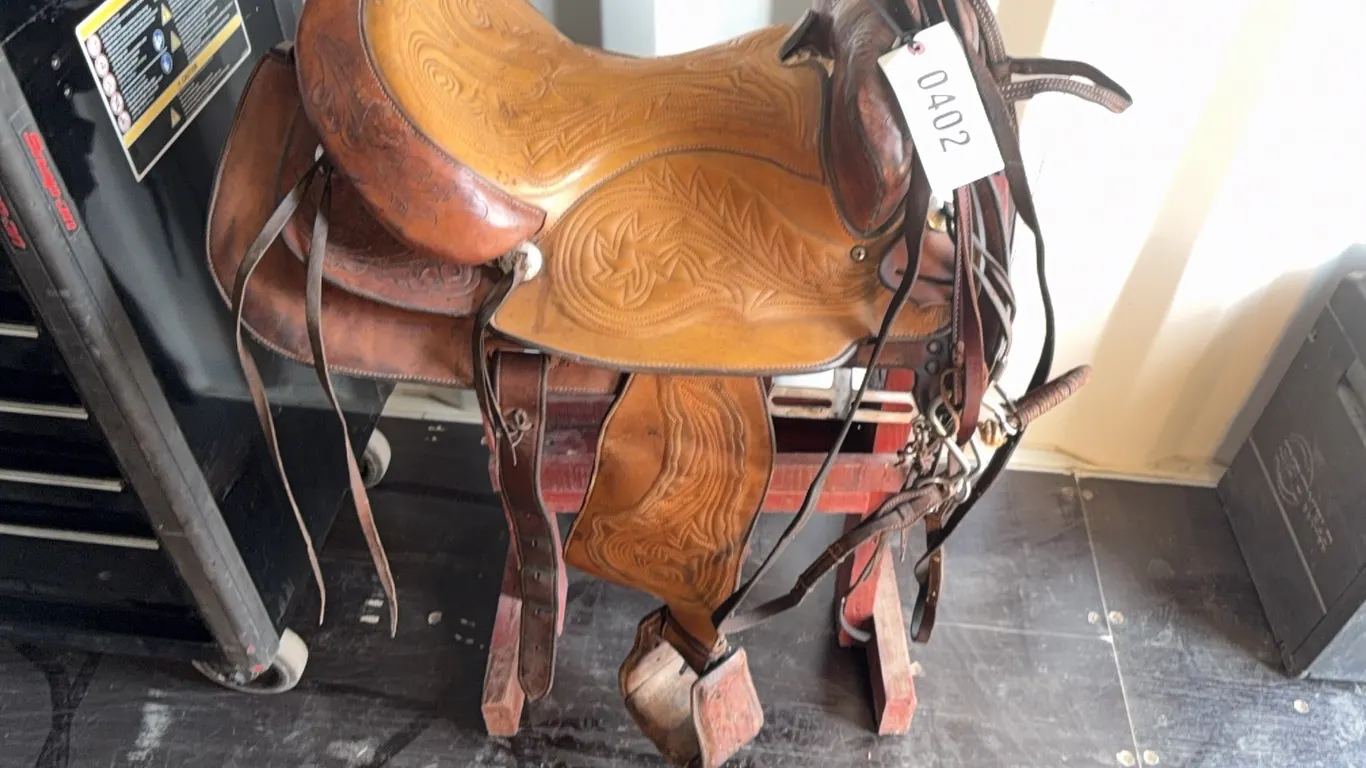 ID 0402 15in Hereford Saddle